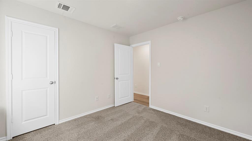 5819 Blue Sky Drive Property Photo 3