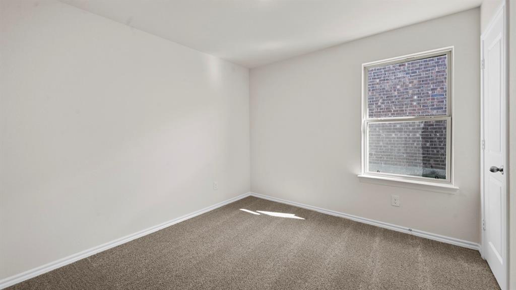 5819 Blue Sky Drive Property Photo 4