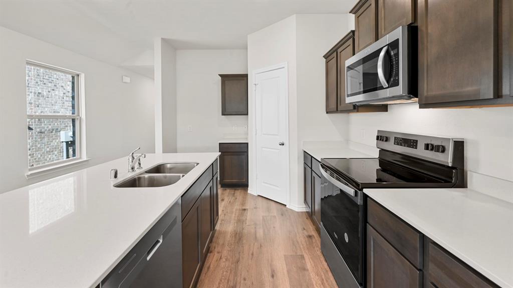 5819 Blue Sky Drive Property Photo 8