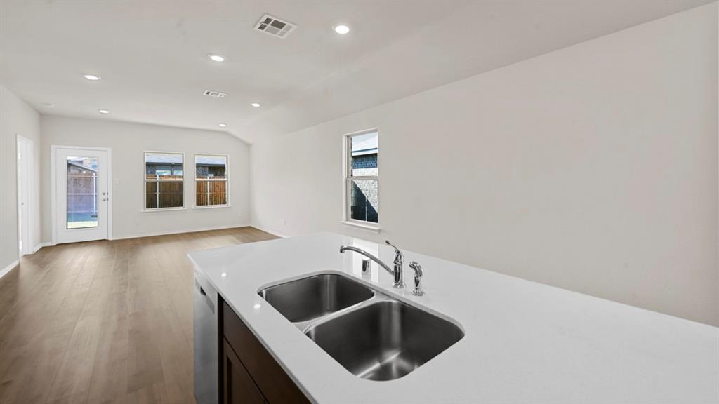 5819 Blue Sky Drive Property Photo 12