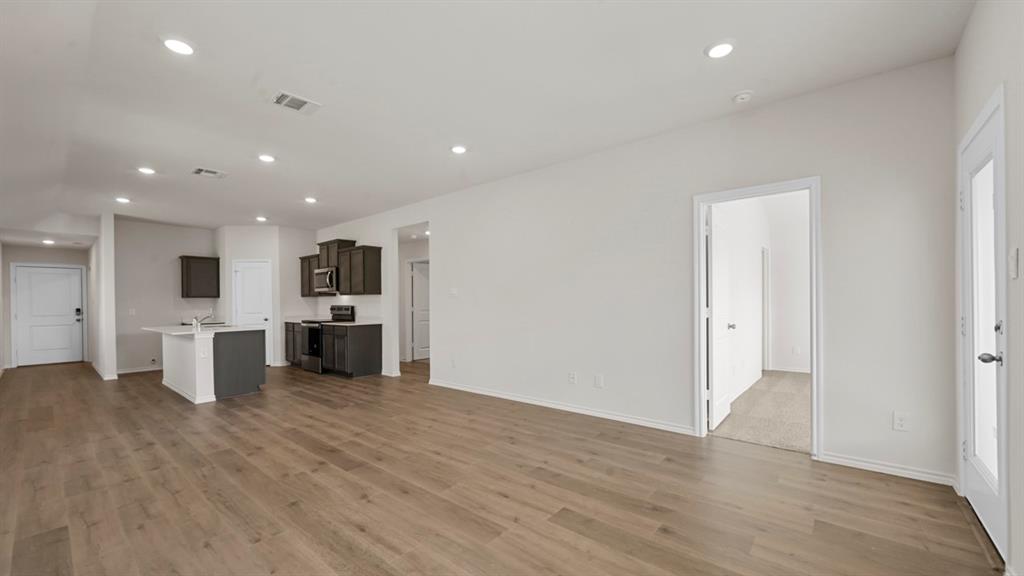 5819 Blue Sky Drive Property Photo 18