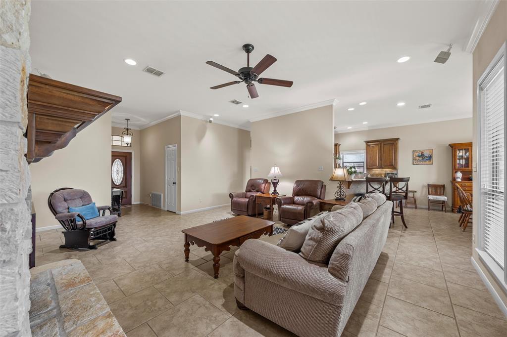 208 Silver Spur Trail Property Photo 15