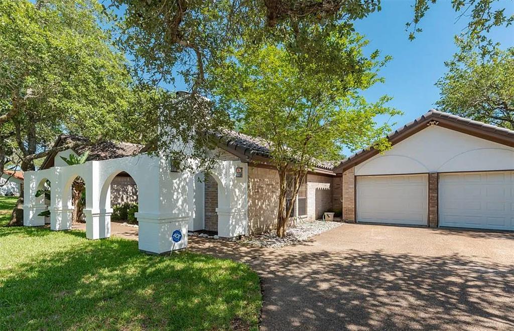 3111 Traylor Boulevard Property Photo 3