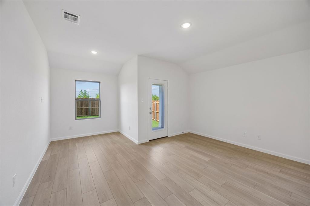 831 Hillcrest Bouvelard Property Photo 13