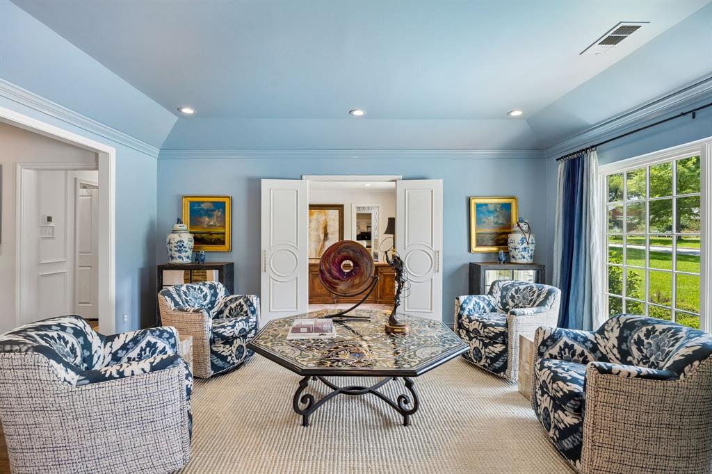 6829 Midcrest Drive Property Photo 4