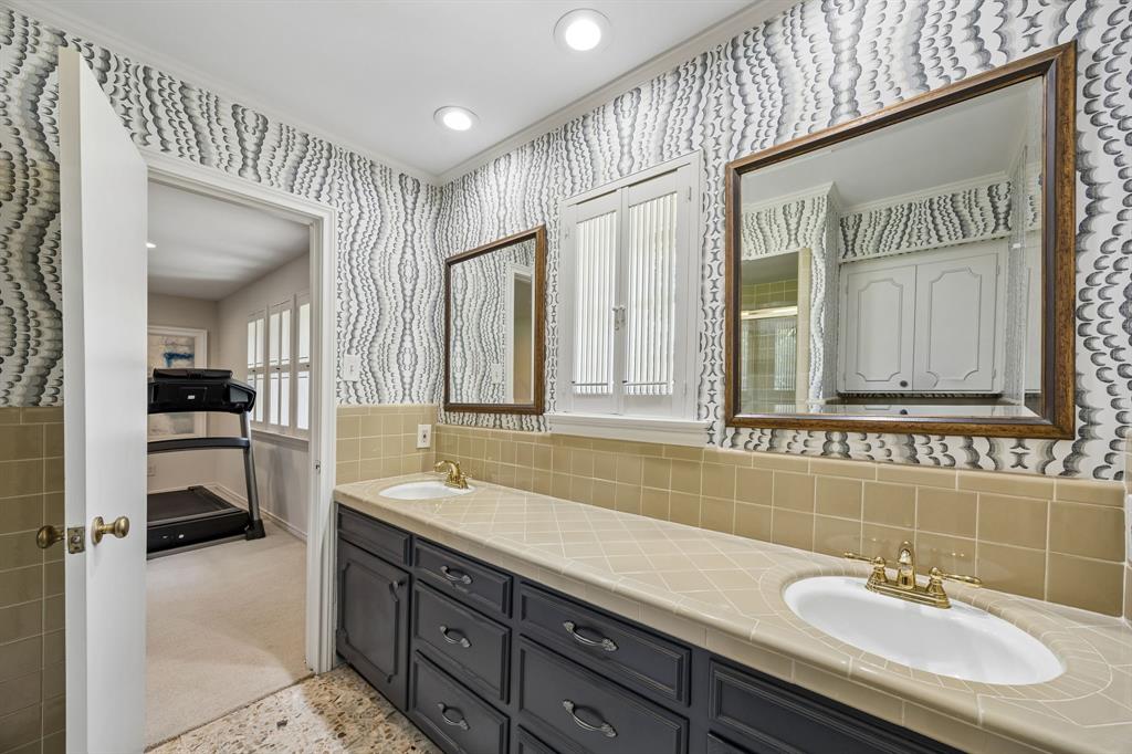 6829 Midcrest Drive Property Photo 31