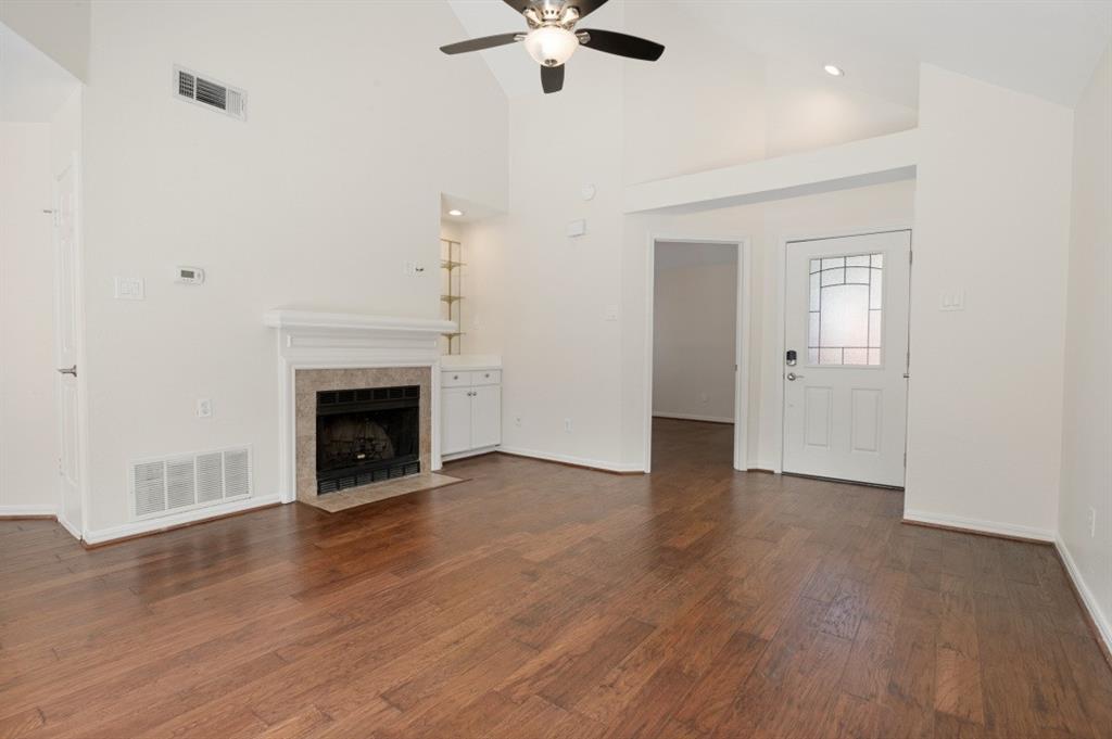 18131 Whispering Gables Lane Property Photo 4