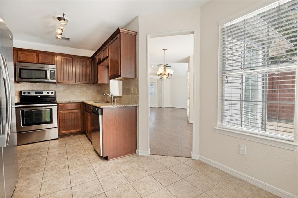 18131 Whispering Gables Lane Property Photo 10
