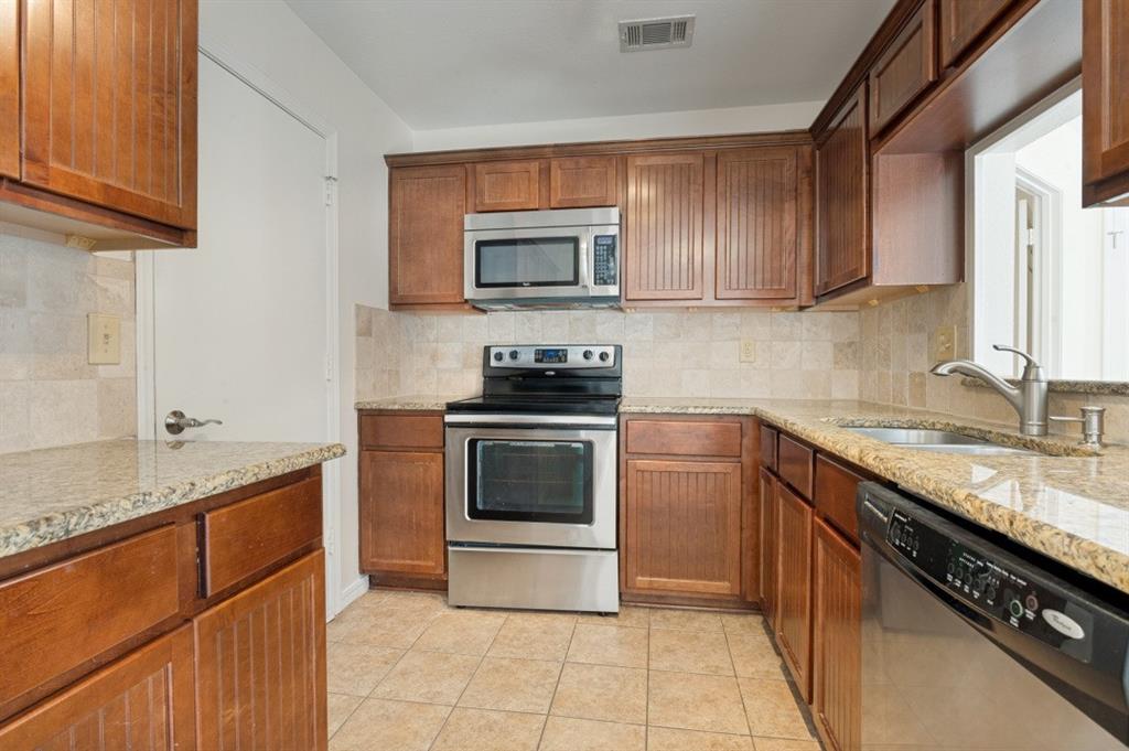 18131 Whispering Gables Lane Property Photo 11