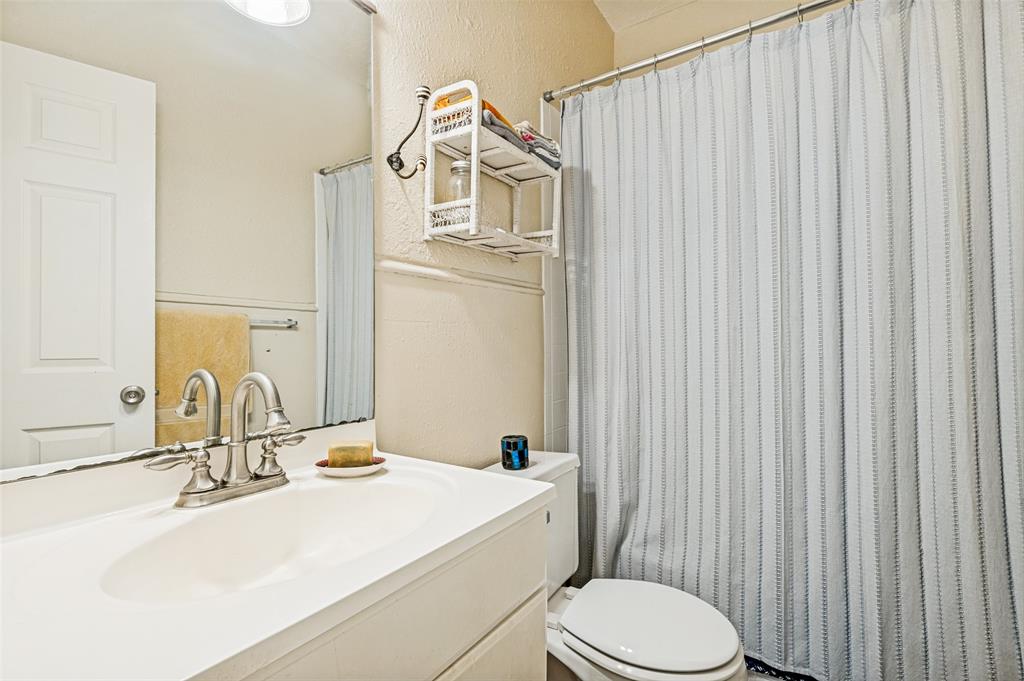 2542 Gladstone Drive Property Photo 6