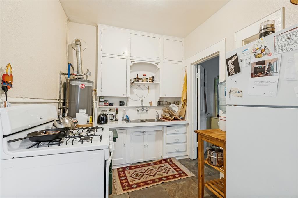 2542 Gladstone Drive Property Photo 8