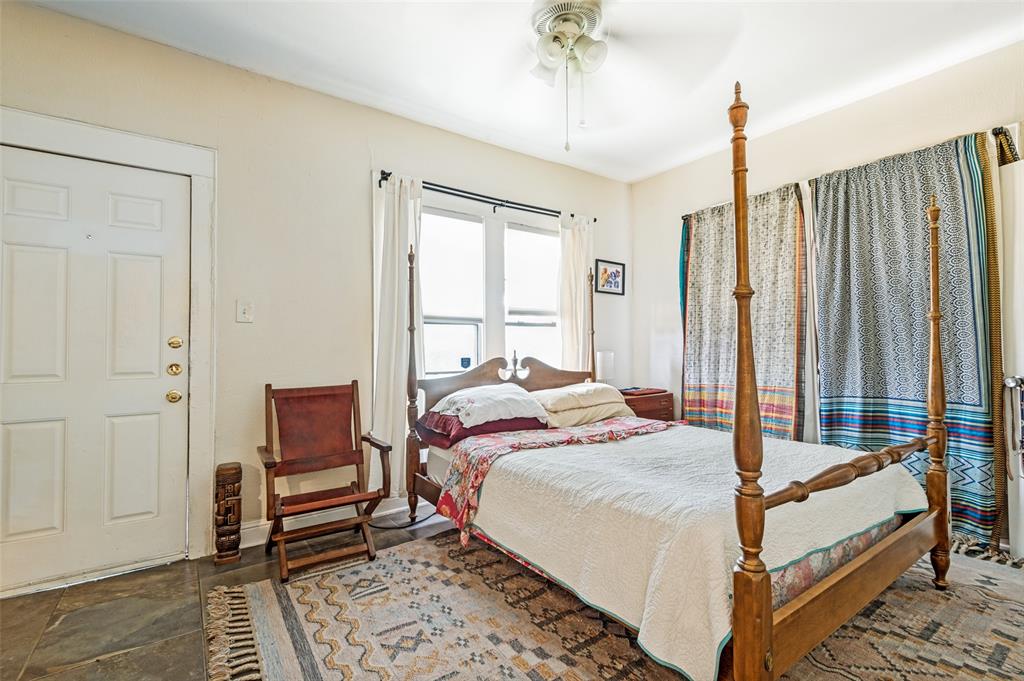 2542 Gladstone Drive Property Photo 11