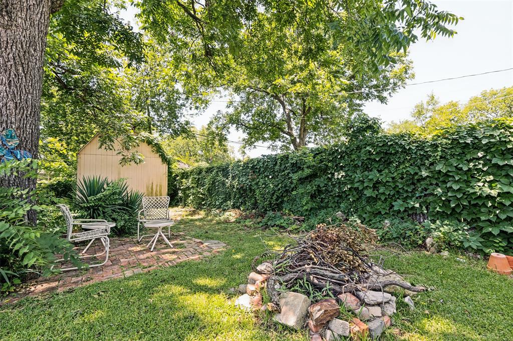 2542 Gladstone Drive Property Photo 12