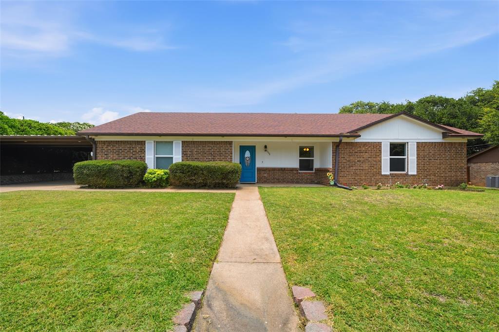 308 Oakwood Lane Property Photo 1
