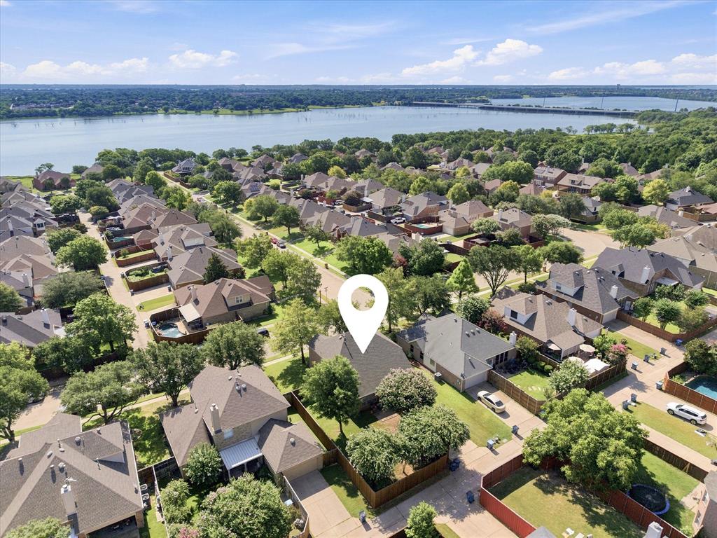 6409 Hawthorne Cove Property Photo 4