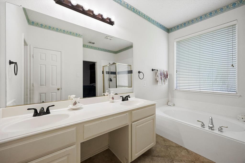 6409 Hawthorne Cove Property Photo 9