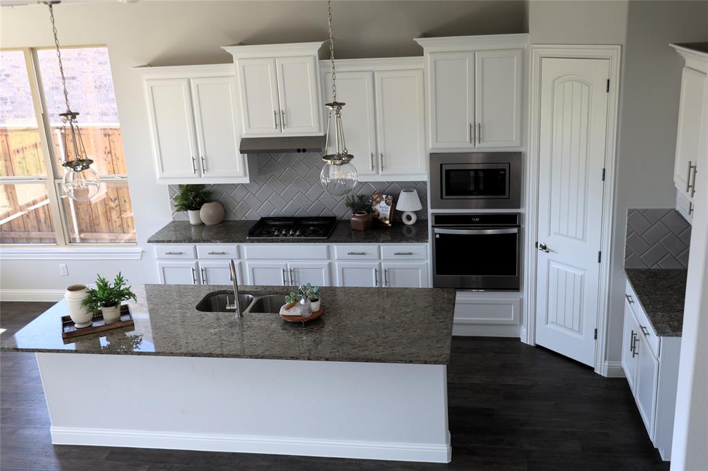 7600 Clear Rapids Drive Property Photo 4