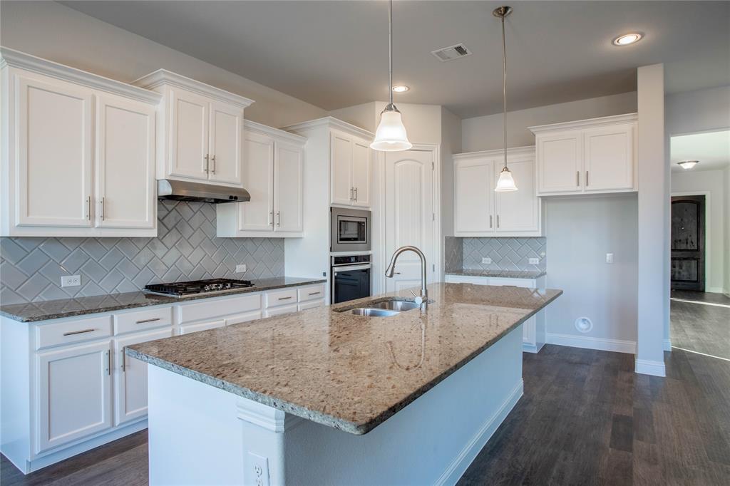 7600 Clear Rapids Drive Property Photo 6