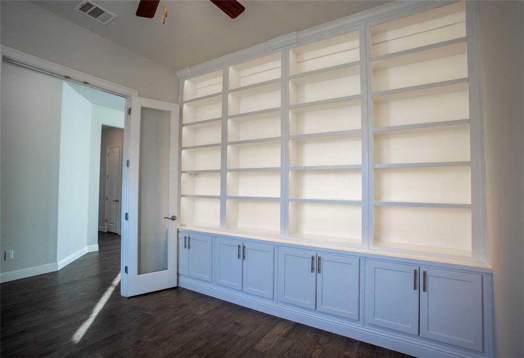 7600 Clear Rapids Drive Property Photo 10