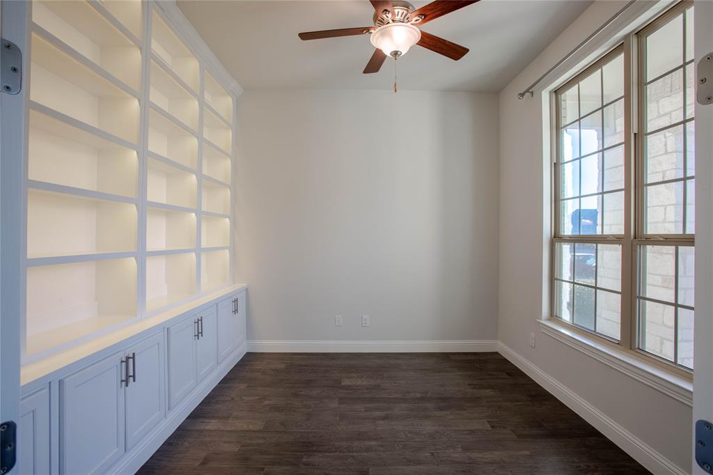 7600 Clear Rapids Drive Property Photo 11