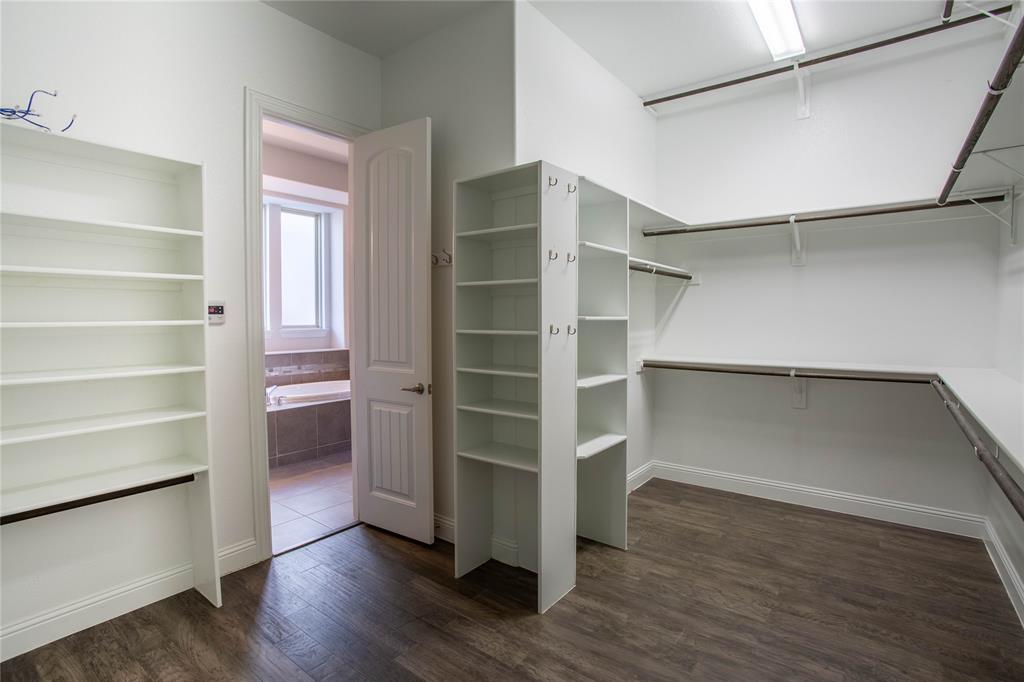 7600 Clear Rapids Drive Property Photo 14
