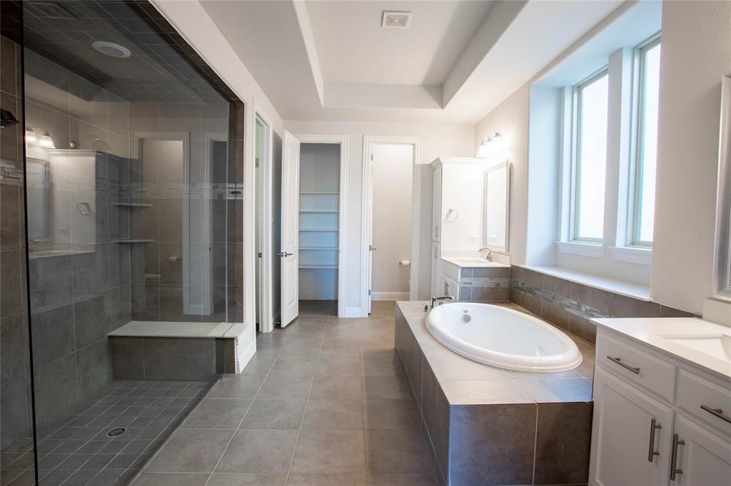 7600 Clear Rapids Drive Property Photo 15