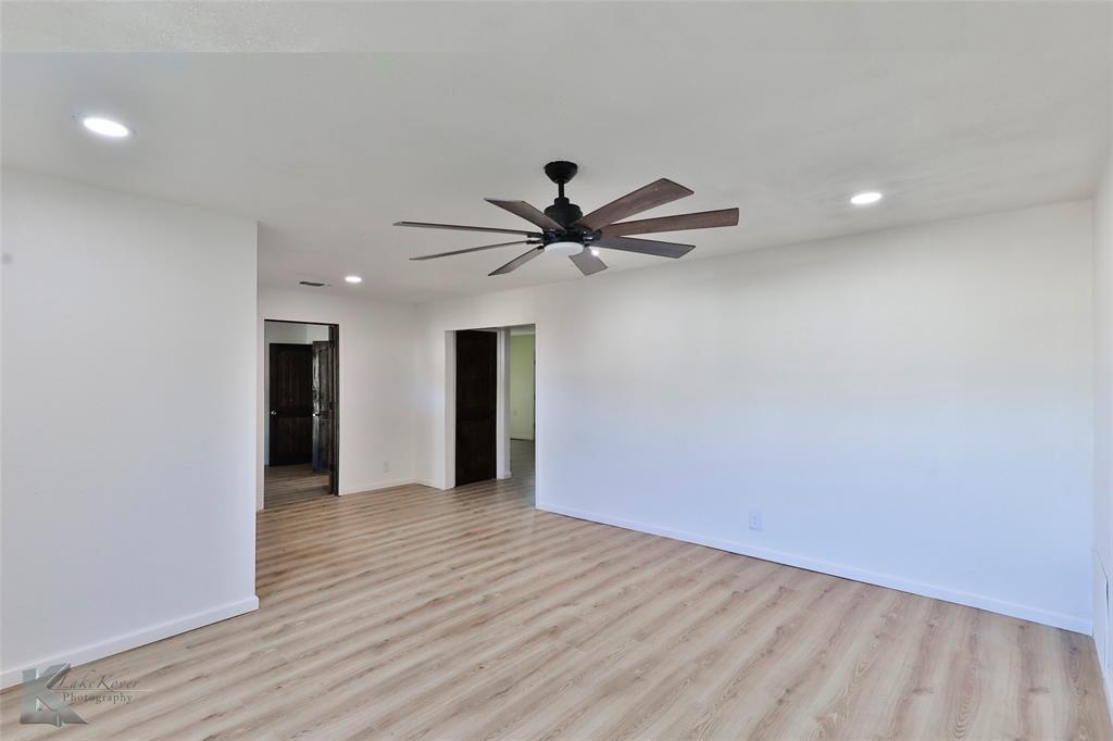 925 S Bowie Drive Property Photo 6