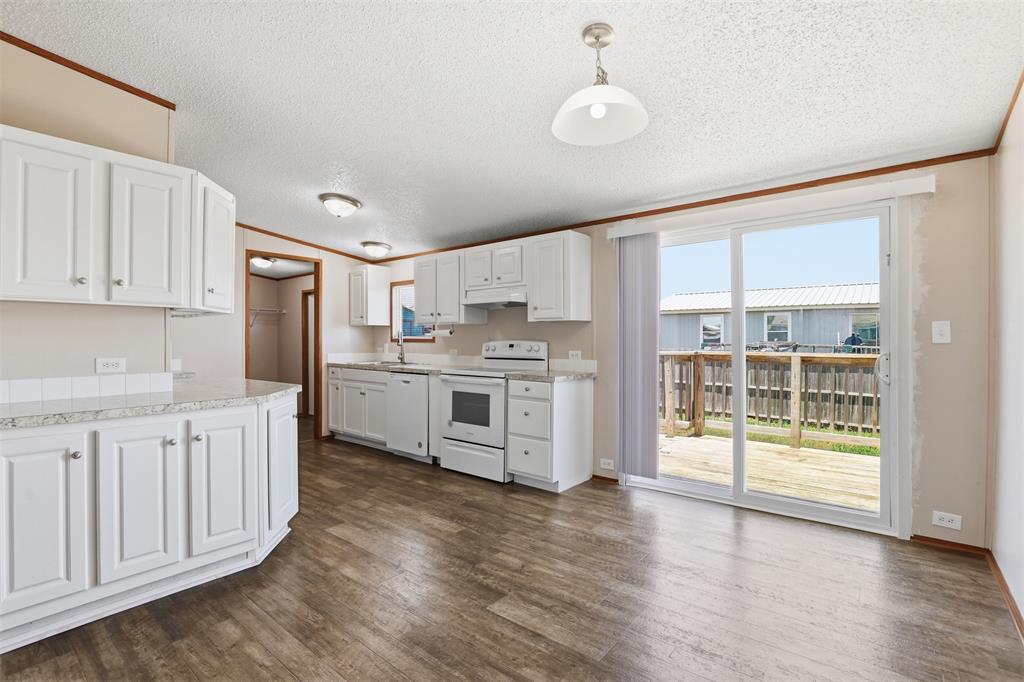 1408 Old Bridge Road Property Photo 6