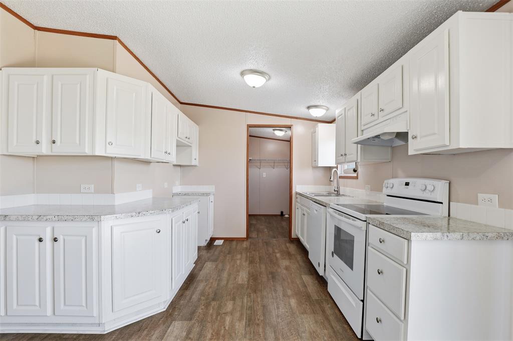 1408 Old Bridge Road Property Photo 7