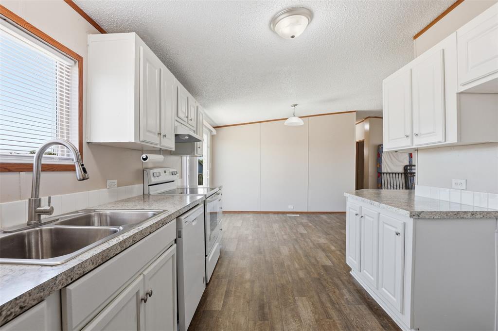 1408 Old Bridge Road Property Photo 8