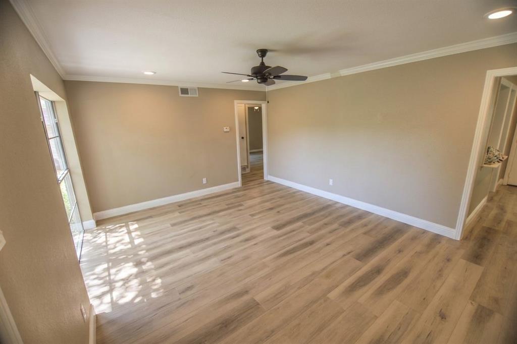 3539 S Ewing Avenue Property Photo 2