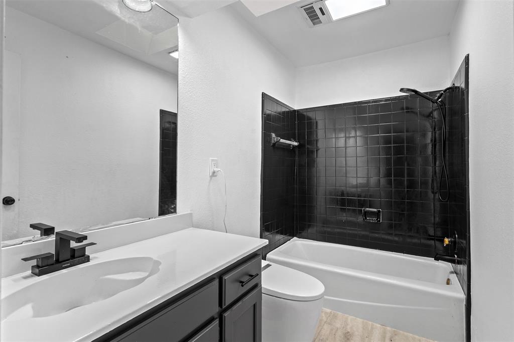 5349 Northridge Boulevard Property Photo 8