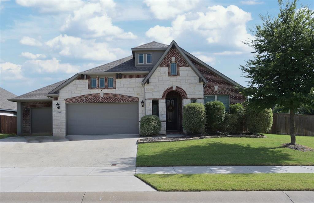 213 Oakcrest Drive Property Photo 1