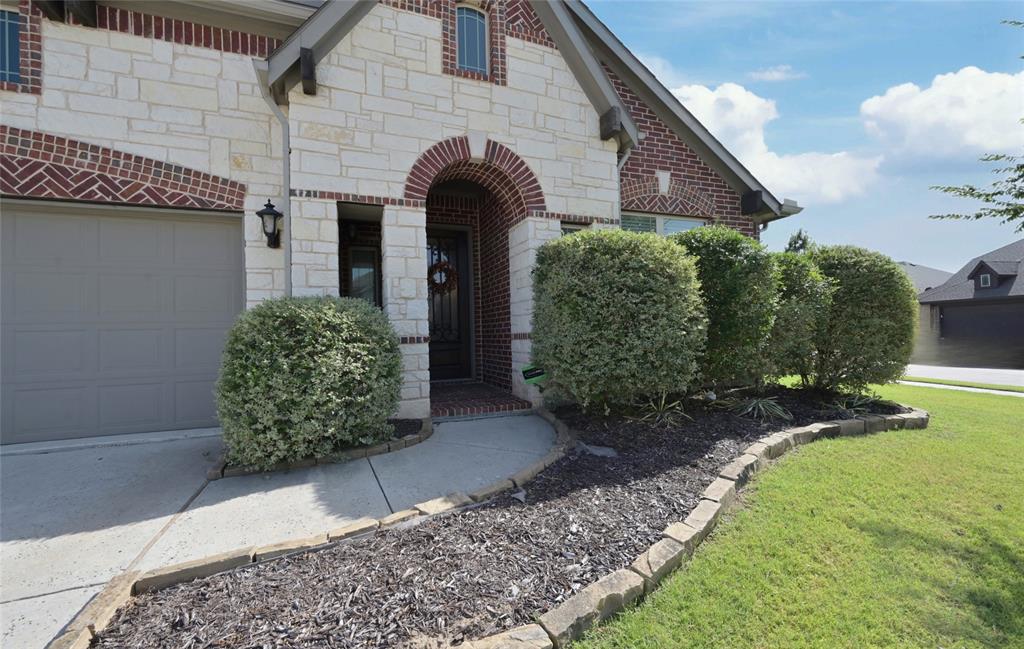 213 Oakcrest Drive Property Photo 2