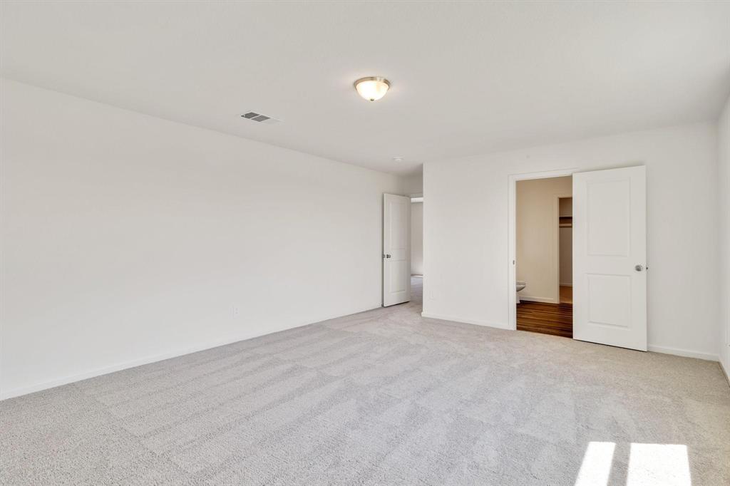 795 Yorkshire Drive Property Photo 8