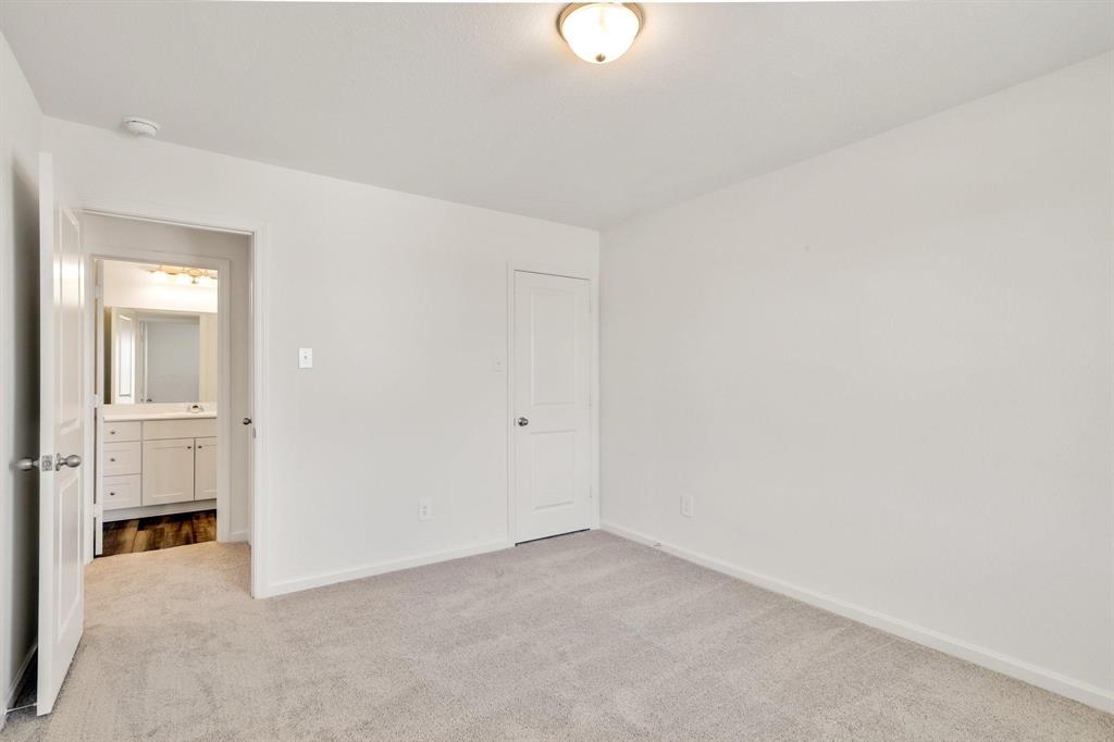 795 Yorkshire Drive Property Photo 10