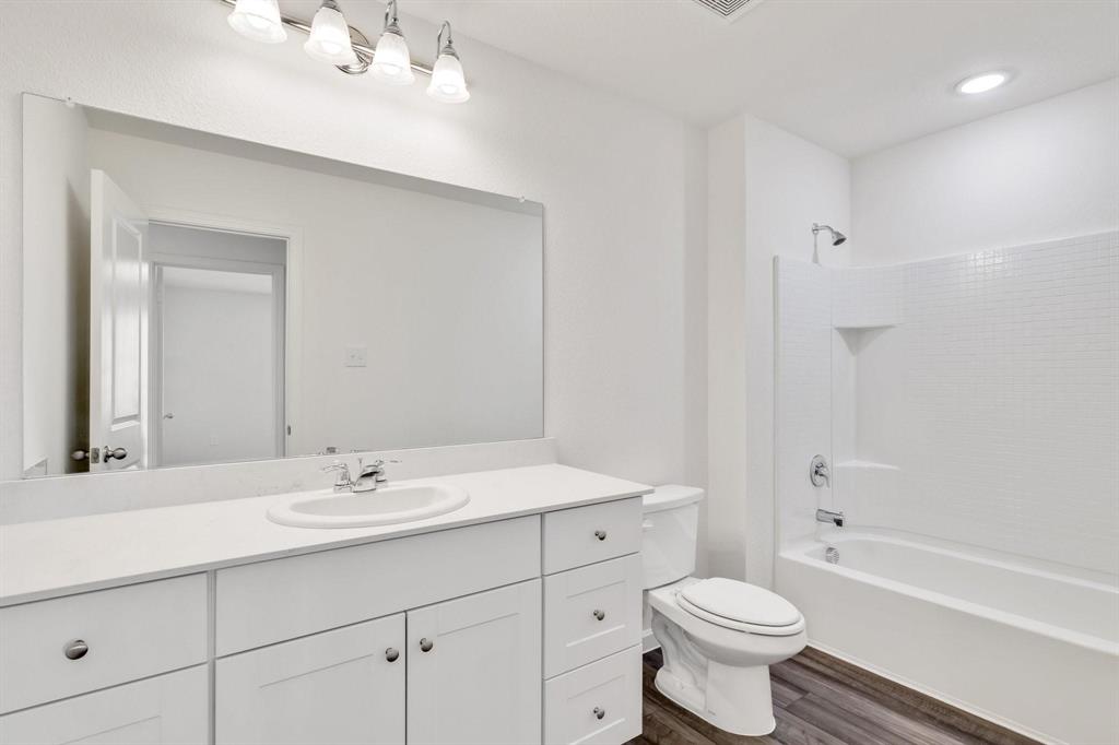 795 Yorkshire Drive Property Photo 12