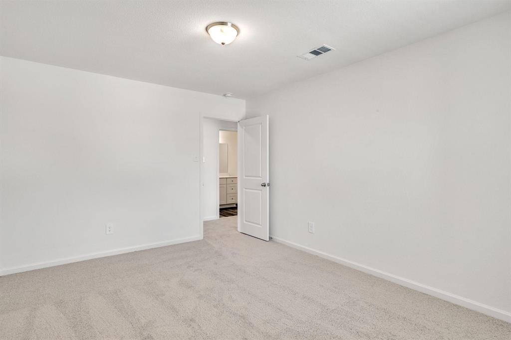 795 Yorkshire Drive Property Photo 13