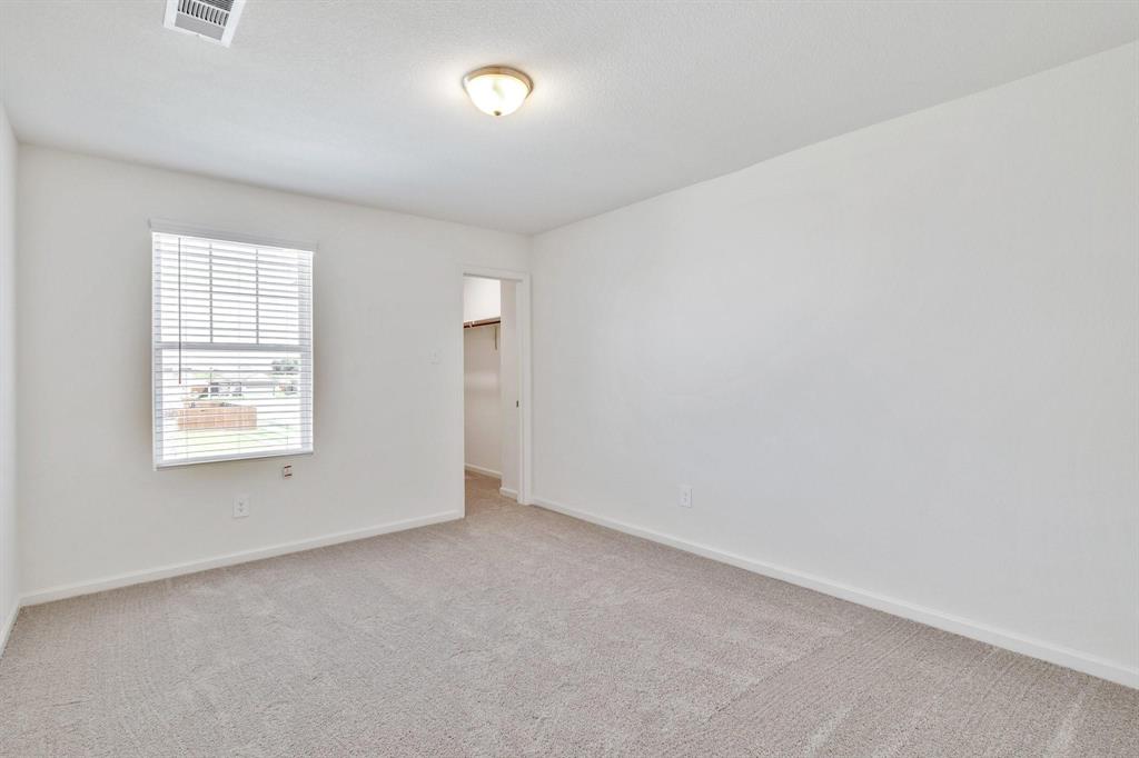 795 Yorkshire Drive Property Photo 14