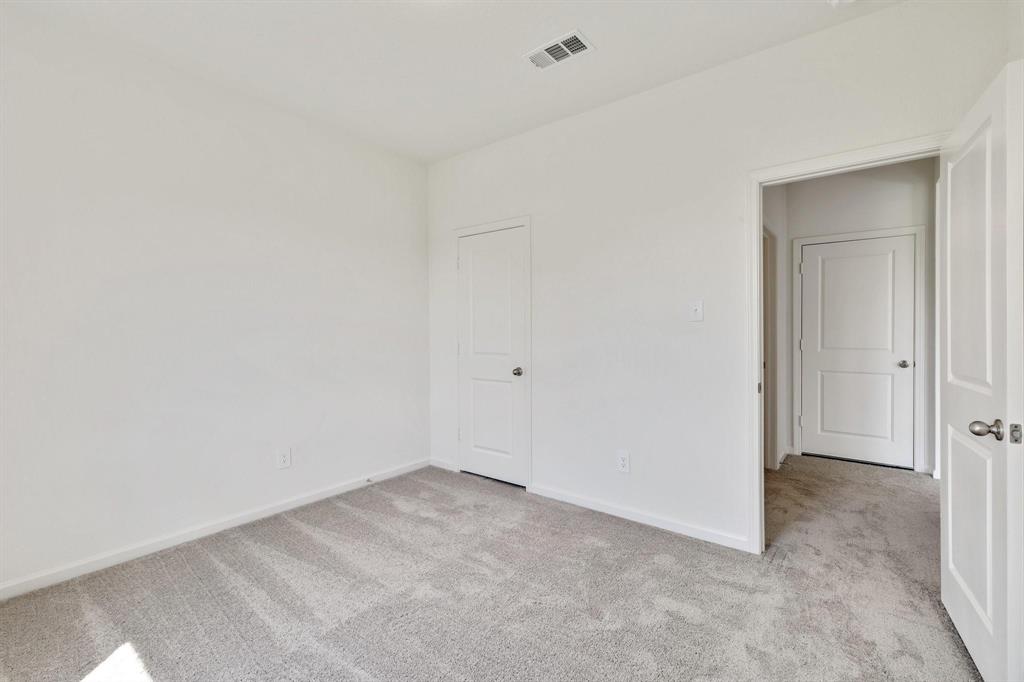 795 Yorkshire Drive Property Photo 21