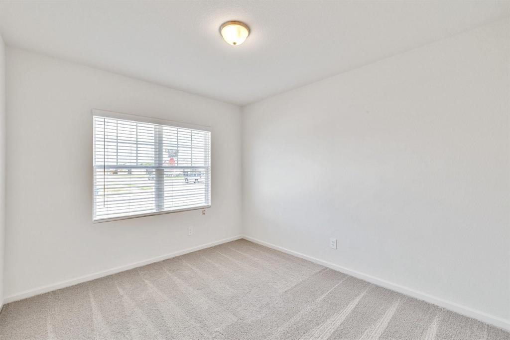 795 Yorkshire Drive Property Photo 32