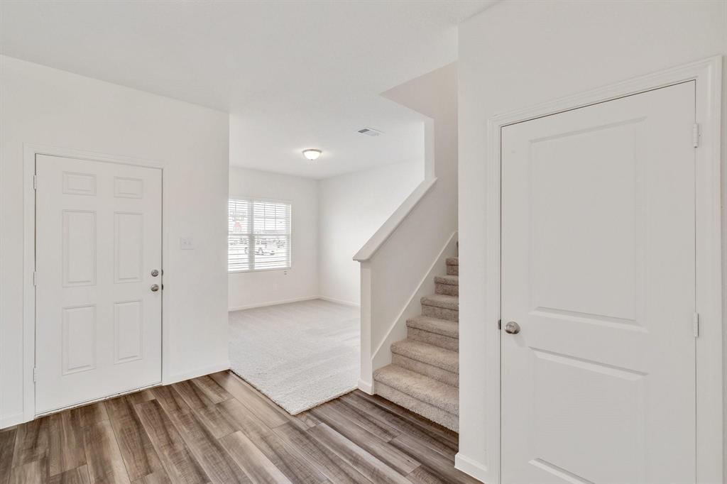 795 Yorkshire Drive Property Photo 33