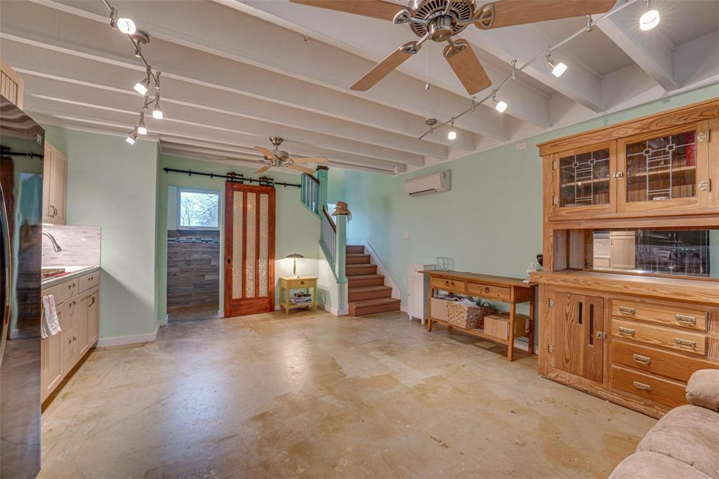 1002 S Main Street Property Photo 6