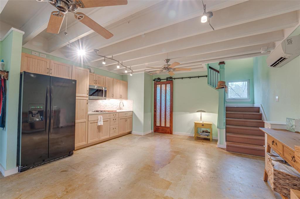 1002 S Main Street Property Photo 9