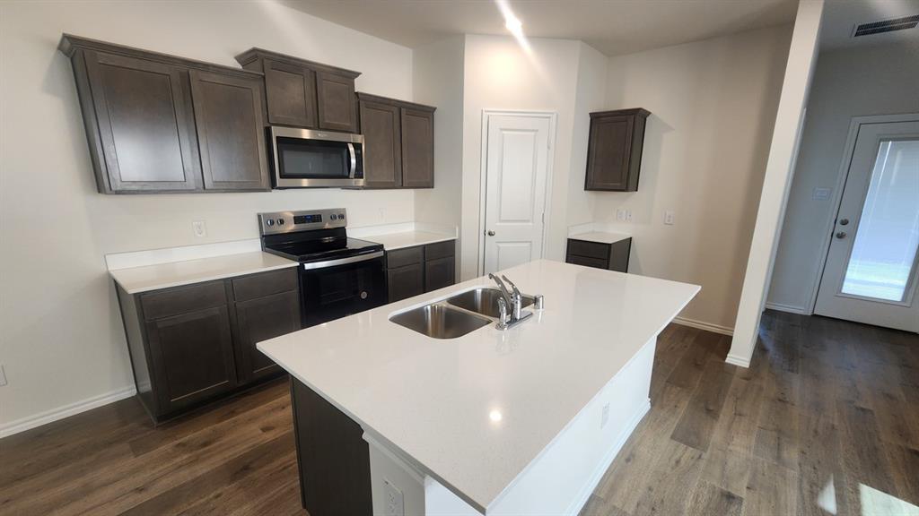 6118 Warm Rays Drive Property Photo 4