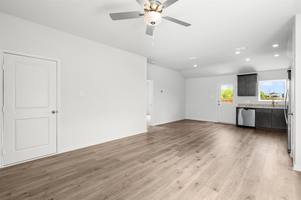 8321 White Wolf Trail Property Photo 3
