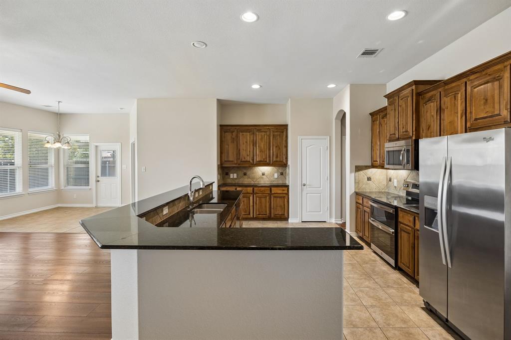4201 Garden Path Lane Property Photo 8