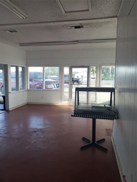 1198 E Hall Street Property Photo 4