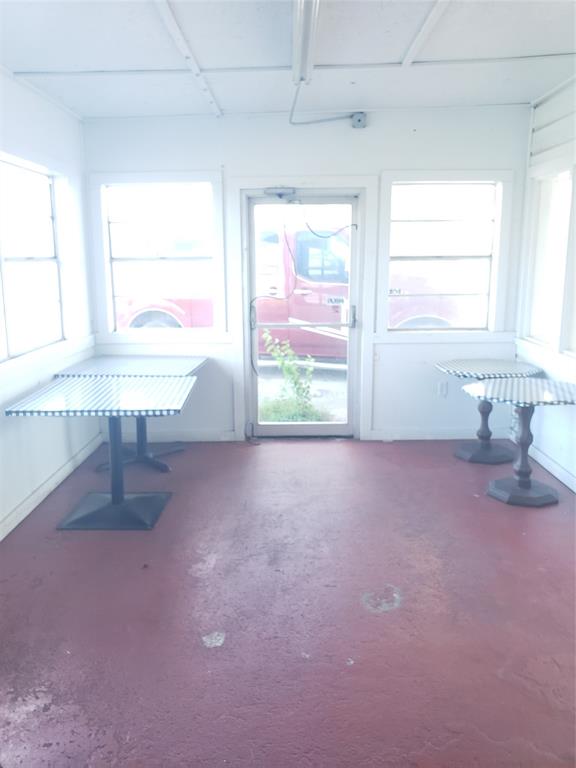 1198 E Hall Street Property Photo 5