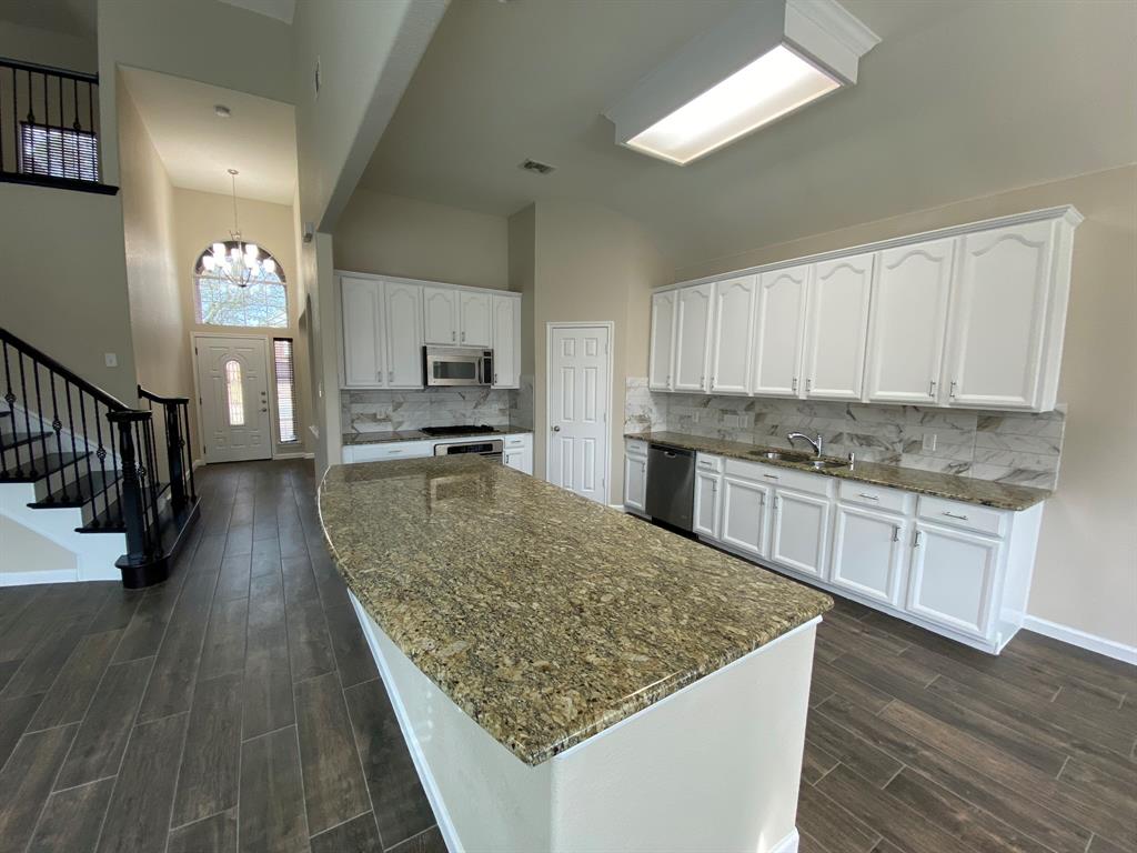5668 Imperial Meadow Drive Property Photo 7